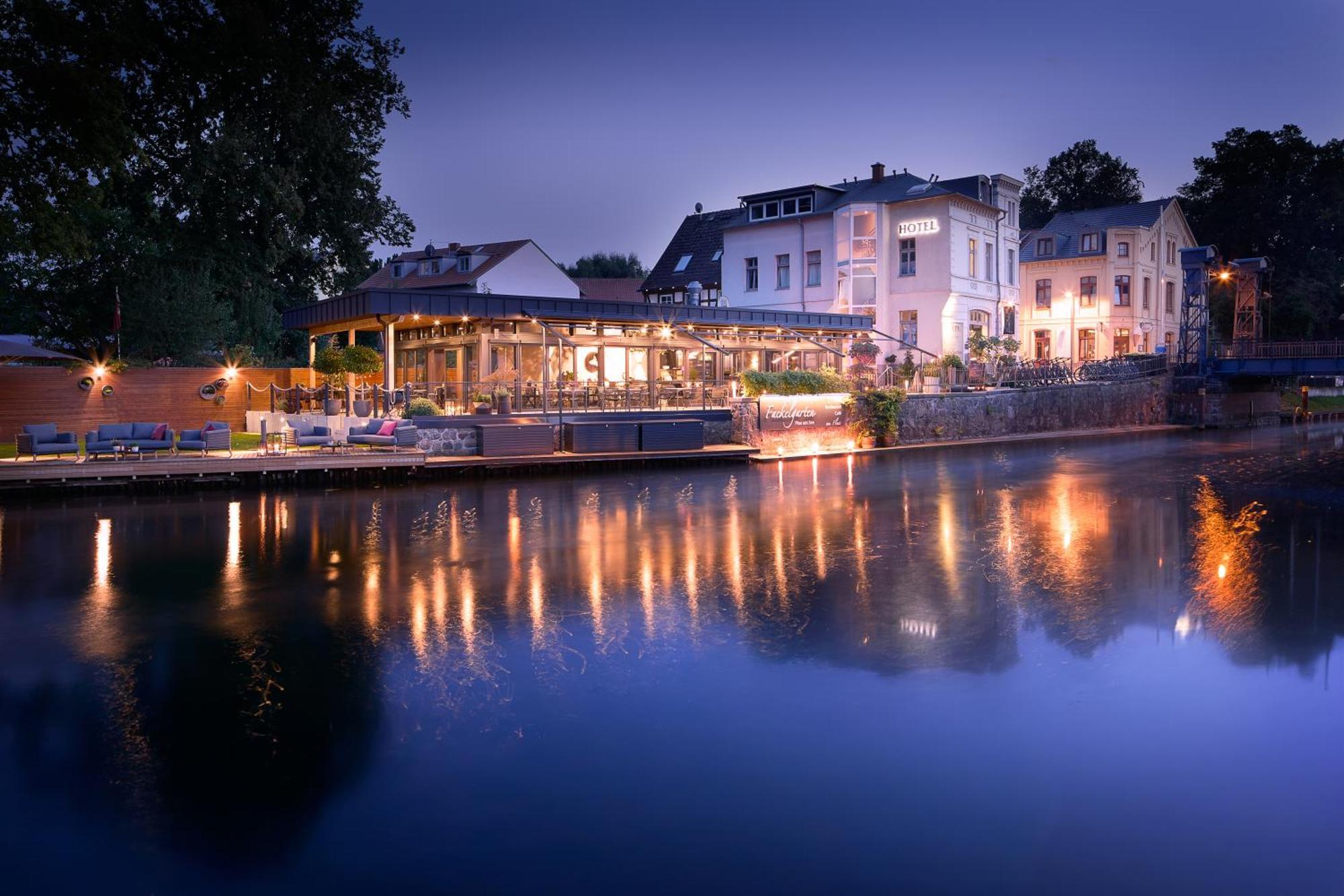 Hotel & Restaurant Fackelgarten Plau Am See Bagian luar foto